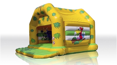 Замок «Театр» с крышей